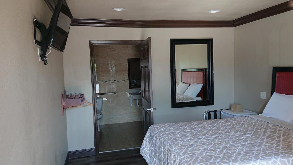 Santa Ana Travel Inn